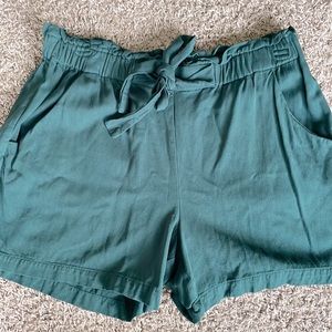 Maurice’s Emerald Green Linen Shorts (Medium)